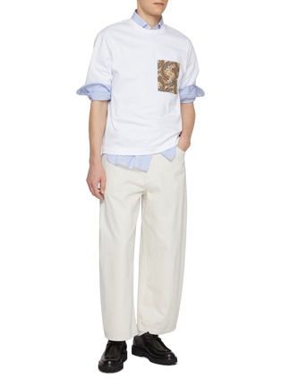 模特儿示范图 - 点击放大 - TOMORROWLAND - Kamikaze Contrast Paisley Pocket Cotton T-shirt