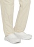 模特儿示范图 - 点击放大 - CROCS - Echo Surge Unisex Sneakers
