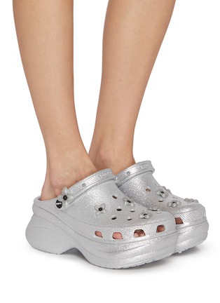 模特儿示范图 - 点击放大 - CROCS - X SMFK Bae Clogs