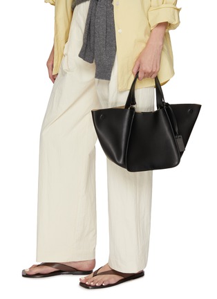 模特儿示范图 - 点击放大 - JOY GRYSON - Medium Verse Leather Tote Bag