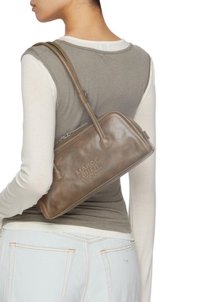 模特儿示范图 - 点击放大 - MARGESHERWOOD - Boston Leather Shoulder Bag