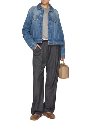 模特儿示范图 - 点击放大 - LOEWE - Trapeze Medium Wash Denim Jacket