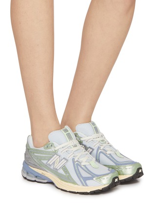 模特儿示范图 - 点击放大 - NEW BALANCE - 1906R Low Top Unisex Sneakers