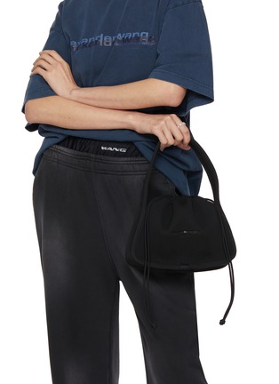 模特儿示范图 - 点击放大 - ALEXANDERWANG - Small Ryan Ribbed Knit Bag
