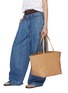 模特儿示范图 - 点击放大 - ALEXANDERWANG - Punch Crackle Leather Tote Bag