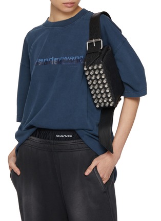 模特儿示范图 - 点击放大 - ALEXANDERWANG - Small Ricco Pebbled Leather Bag
