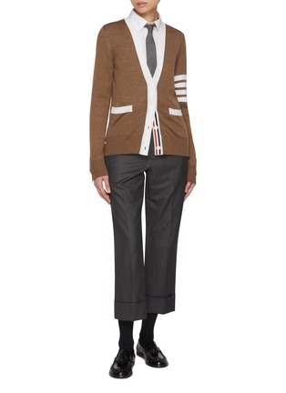 模特儿示范图 - 点击放大 - THOM BROWNE - V 领羊毛针织开衫