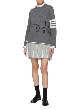模特儿示范图 - 点击放大 - THOM BROWNE - Geese Intarsia 4 Bar Wool Sweater
