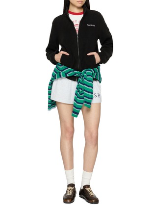 模特儿示范图 - 点击放大 - SPORTY & RICH - Serif Logo Zipped Polar Fleece Jacket