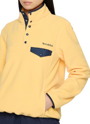  - SPORTY & RICH - Serif Logo Buttoned Polar Sweatshirt