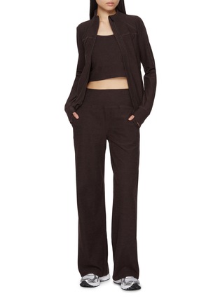 模特儿示范图 - 点击放大 - BEYOND YOGA - Spacedye Laid Back Wide Leg Pants
