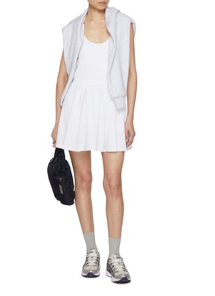 模特儿示范图 - 点击放大 - BEYOND YOGA - Score Pleated Mini Dress
