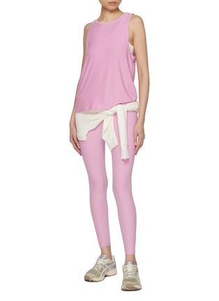 模特儿示范图 - 点击放大 - BEYOND YOGA - Featherweight Rebalance Tank