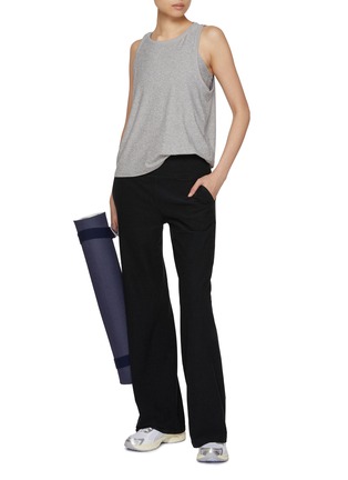 模特儿示范图 - 点击放大 - BEYOND YOGA - Featherweight Rebalance Tank
