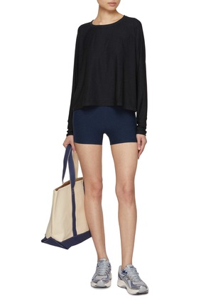 模特儿示范图 - 点击放大 - BEYOND YOGA - Featherweight Daydreamer Pullover