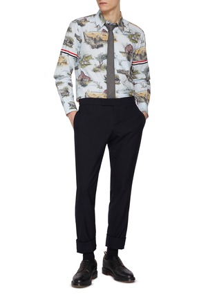 模特儿示范图 - 点击放大 - THOM BROWNE - Scenic Geese Print Armband Cotton Shirt