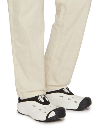 模特儿示范图 - 点击放大 - CROCS - Quick Trail Low Men's Sneakers