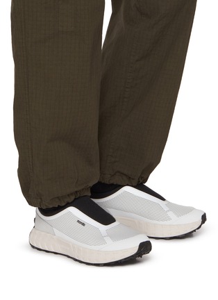 模特儿示范图 - 点击放大 - NORDA - 003 Slip On Men's Sneakers