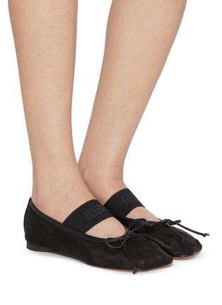 模特儿示范图 - 点击放大 - MM6 MAISON MARGIELA - Elastic Logo Band Mesh Flats