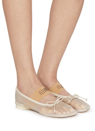 模特儿示范图 - 点击放大 - MM6 MAISON MARGIELA - Elastic Logo Band Mesh Flats