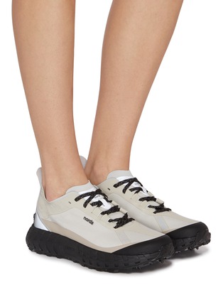 模特儿示范图 - 点击放大 - NORDA - 001 Low Top Women's Sneakers