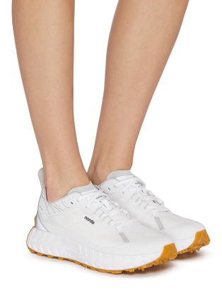 模特儿示范图 - 点击放大 - NORDA - 001 Low Top Women's Sneakers