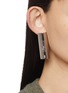 模特儿示范图 - 点击放大 - MM6 MAISON MARGIELA - Numeric Brass Drop Earrings