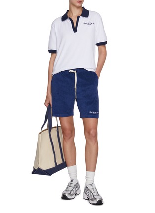 模特儿示范图 - 点击放大 - SPORTY & RICH - X Hotel du Cap-Eden-Roc Cursive Cotton Terry Polo Shirt