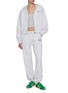 模特儿示范图 - 点击放大 - SPORTY & RICH - The Carlyle Script Sweatpants