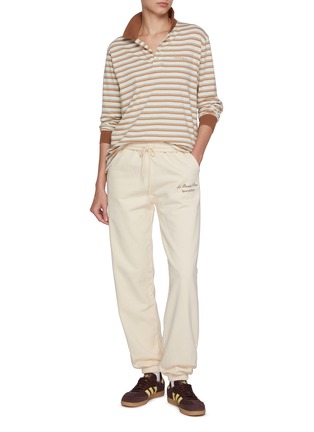 模特儿示范图 - 点击放大 - SPORTY & RICH - X Le Bristol Paris Faubourg Cotton Sweatpants