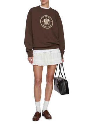 模特儿示范图 - 点击放大 - SPORTY & RICH - Bristol Crest 100th Sweatshirt