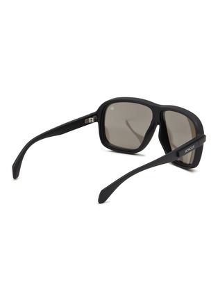 模特儿示范图 - 点击放大 - MONCLER EYEWEAR - Sport Injected Frame Square Sunglasses