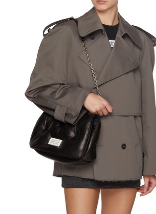 模特儿示范图 - 点击放大 - MAISON MARGIELA - Medium Glam Slam Leather Flap Bag