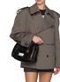 模特儿示范图 - 点击放大 - MAISON MARGIELA - Medium Glam Slam Leather Flap Bag