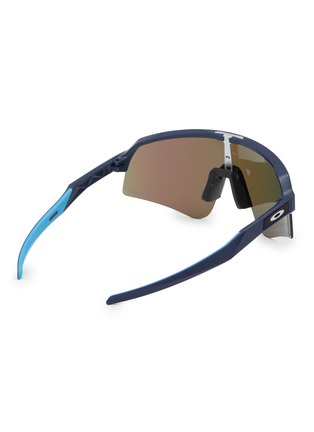 模特儿示范图 - 点击放大 - OAKLEY - Sutro Lite Sweep Injected Sunglasses