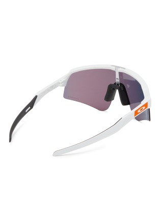模特儿示范图 - 点击放大 - OAKLEY - Sutro Lite Sweep Injected Sunglasses