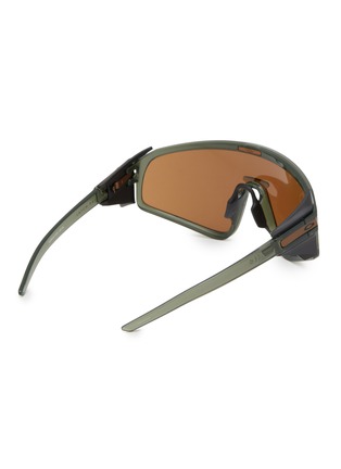 模特儿示范图 - 点击放大 - OAKLEY - Latch Panel Injected Sunglasses