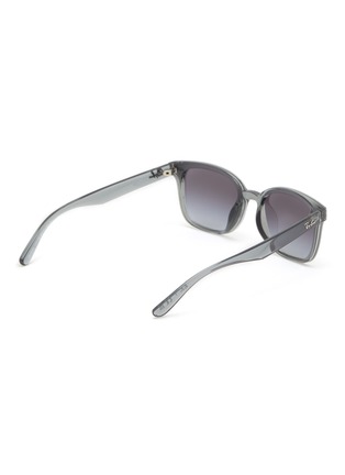模特儿示范图 - 点击放大 - RAY-BAN - Acetate Rectangle Unisex Sunglasses