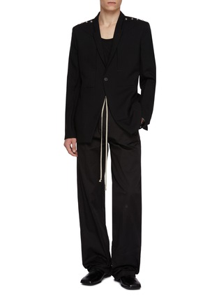 模特儿示范图 - 点击放大 - RICK OWENS - 扣饰西装外套