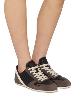 模特儿示范图 - 点击放大 - RICK OWENS - Minimal Low Top Women's Sneakers