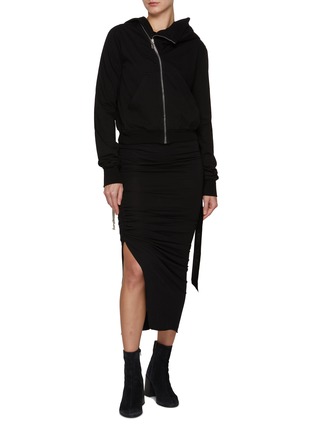 模特儿示范图 - 点击放大 - RICK OWENS DRKSHDW - Edfu Asymmetrical Drawstring Cotton Skirt