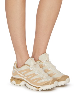 模特儿示范图 - 点击放大 - SALOMON - XT-4 OG Protective Low Top Women's Sneakers