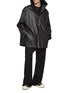 模特儿示范图 - 点击放大 - RICK OWENS - Coated Mac Cropped Jacket