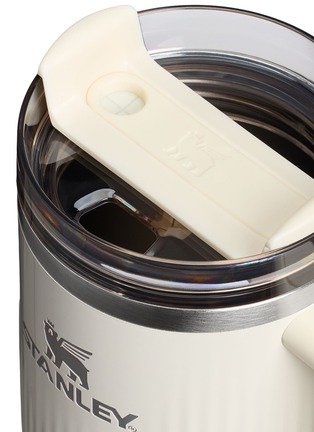 细节 –点击放大 - STANLEY - The Quencher H2.0 FlowState™ Fluted Tumbler 30oz — Cream Gloss