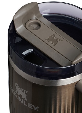 细节 –点击放大 - STANLEY - The Quencher H2.0 FlowState™ Fluted Tumbler 30oz — Gunmetal Shine