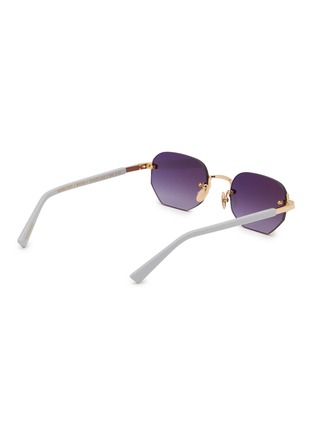 模特儿示范图 - 点击放大 - GAST - Moonstone Metal Irregular Sunglasses