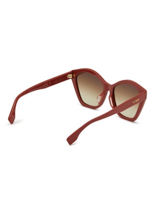 模特儿示范图 - 点击放大 - FENDI - Lettering Acetate Angular Sunglasses
