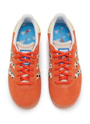 模特儿示范图 - 点击放大 - ADIDAS - Gazelle Low Top Kid's Sneakers