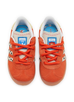 模特儿示范图 - 点击放大 - ADIDAS - x Disney Pixar Gazelle Low Top Kids Sneakers