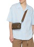 模特儿示范图 - 点击放大 - LOEWE - Pebble Grained Leather Camera Bag
